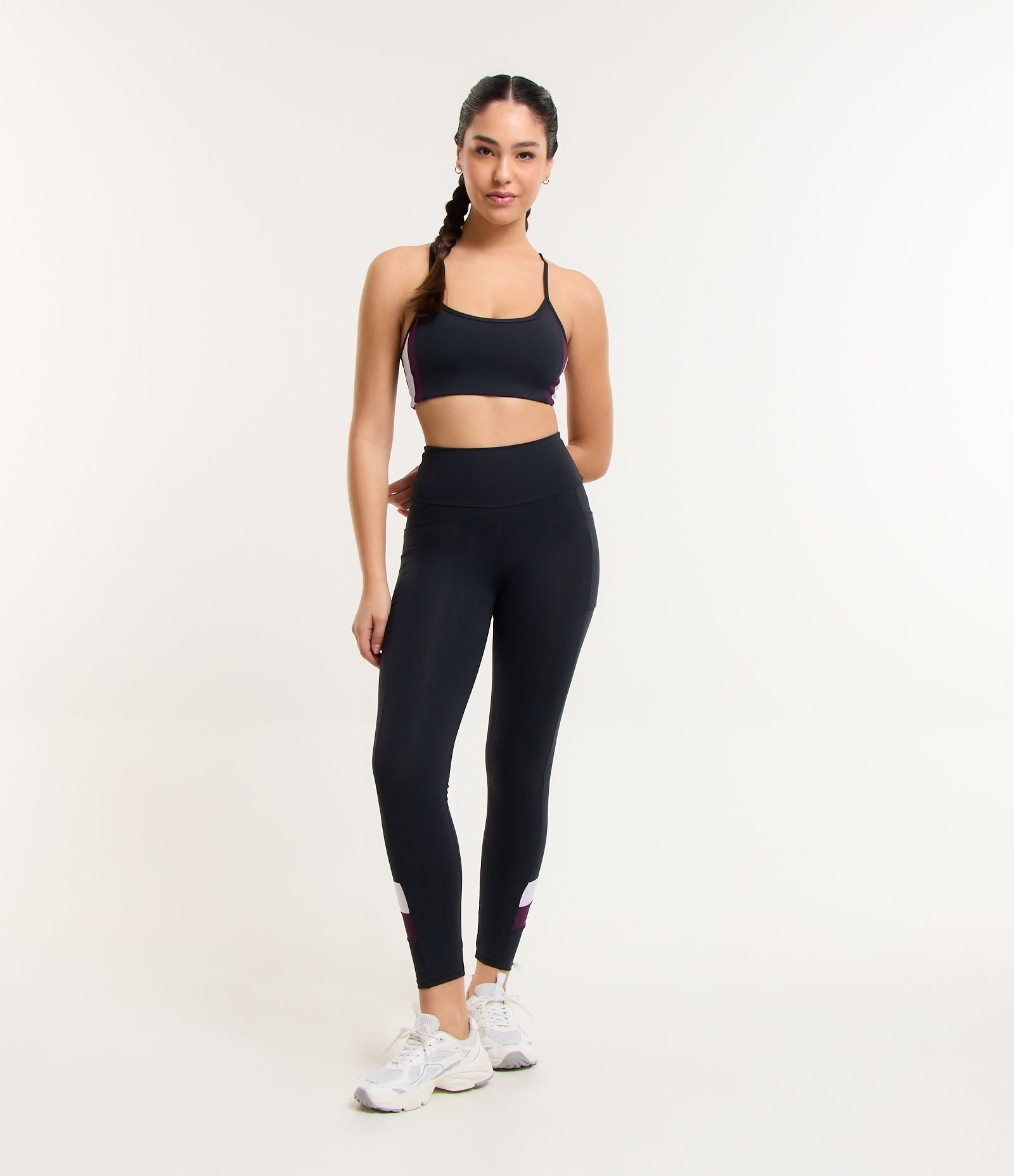 Calça Legging Esportiva em Poliamida com Recortes e Bolso Funcional Preto 1