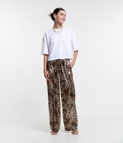 Calça Fluída em Cetim Estampa Animal Print Oncinha