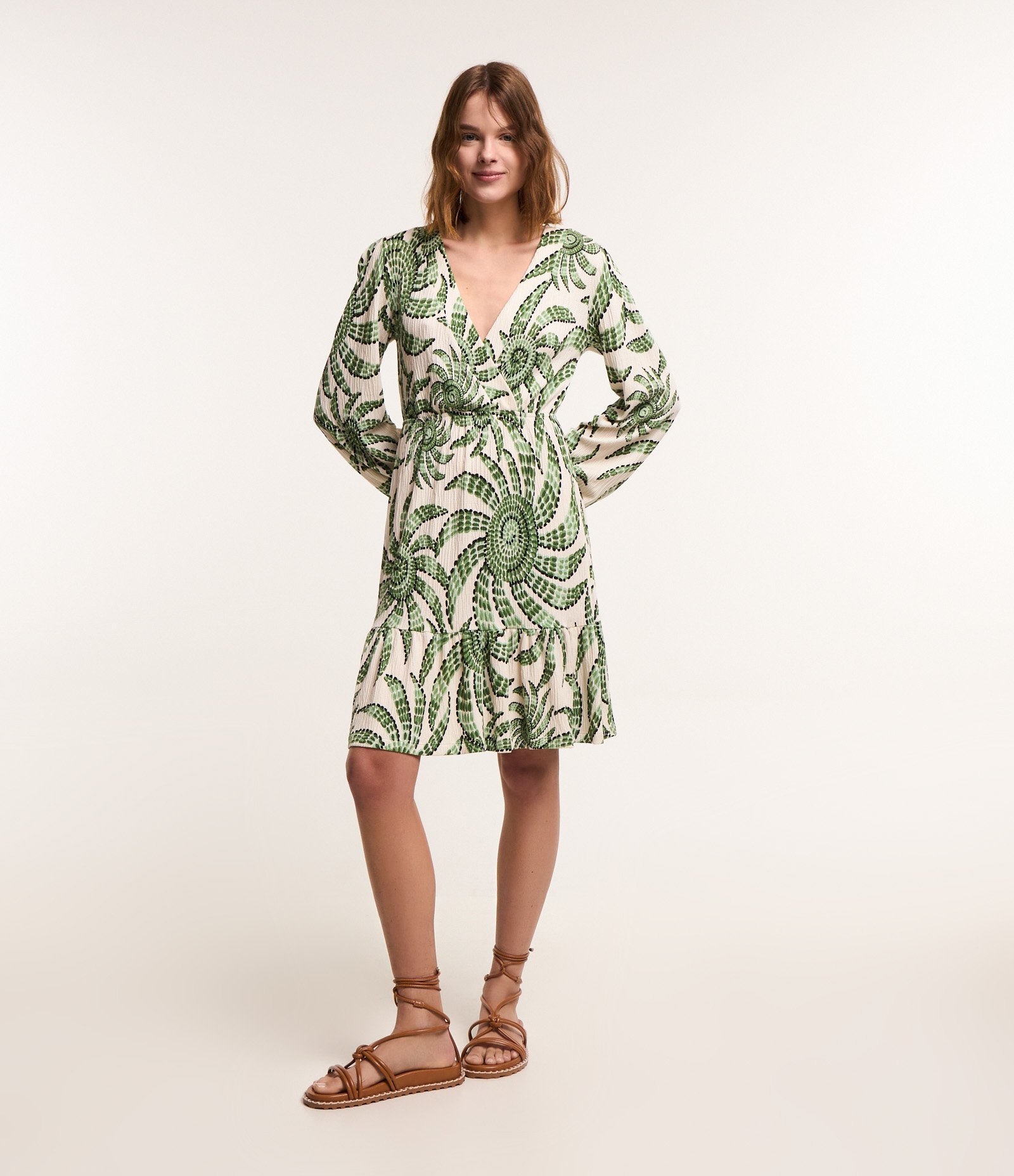 Vestido Curto Texturizado com Estampa Floral Branco 2