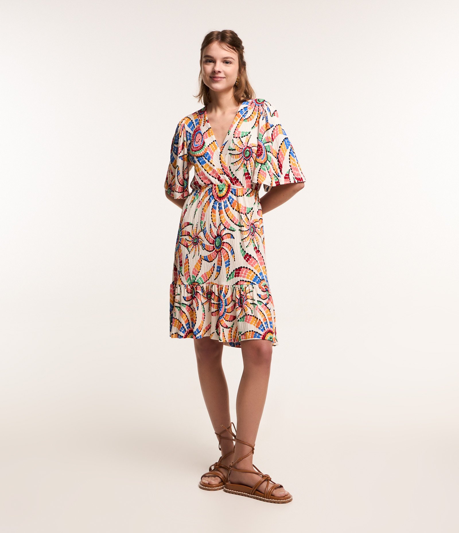 Vestido Curto Texturizado com Estampa Floral Branco 2