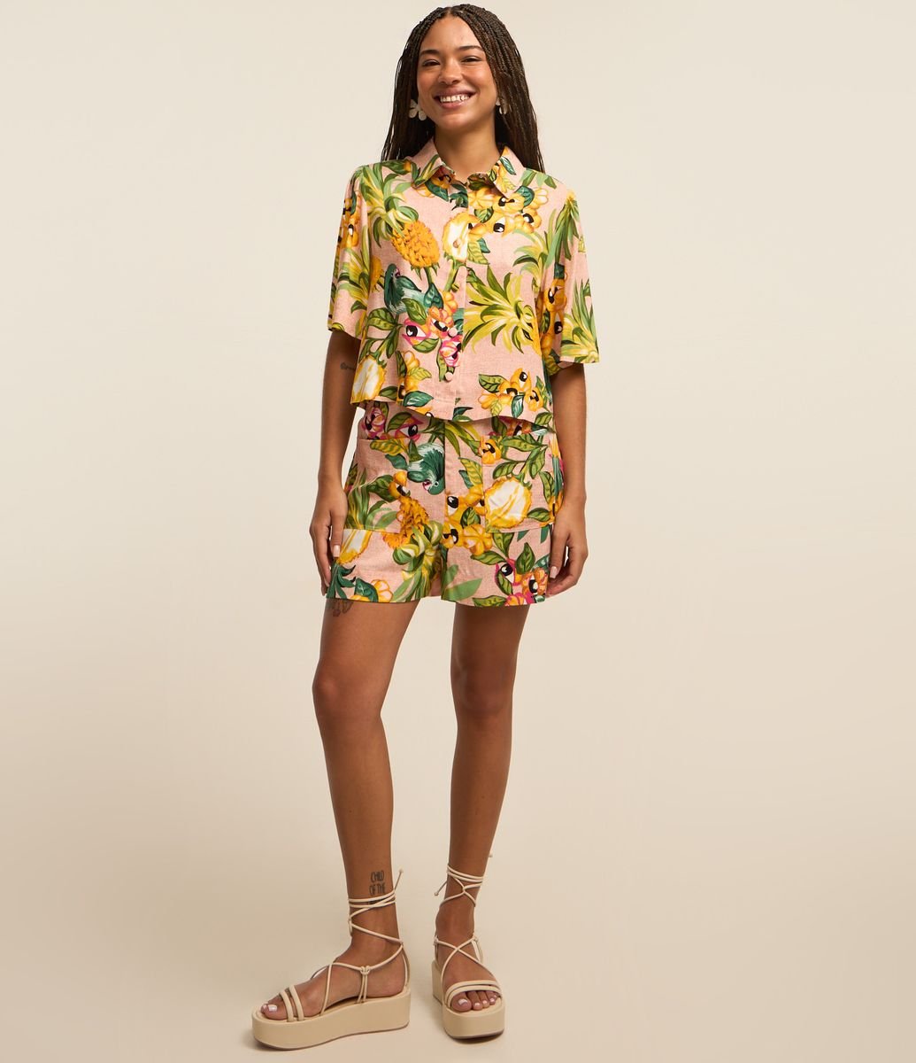 Camisa em Viscose com Pregas e Estampa Tropical Multicores