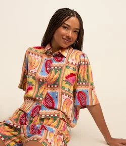 Camisa em Viscose com Pregas e Estampa de Frutas