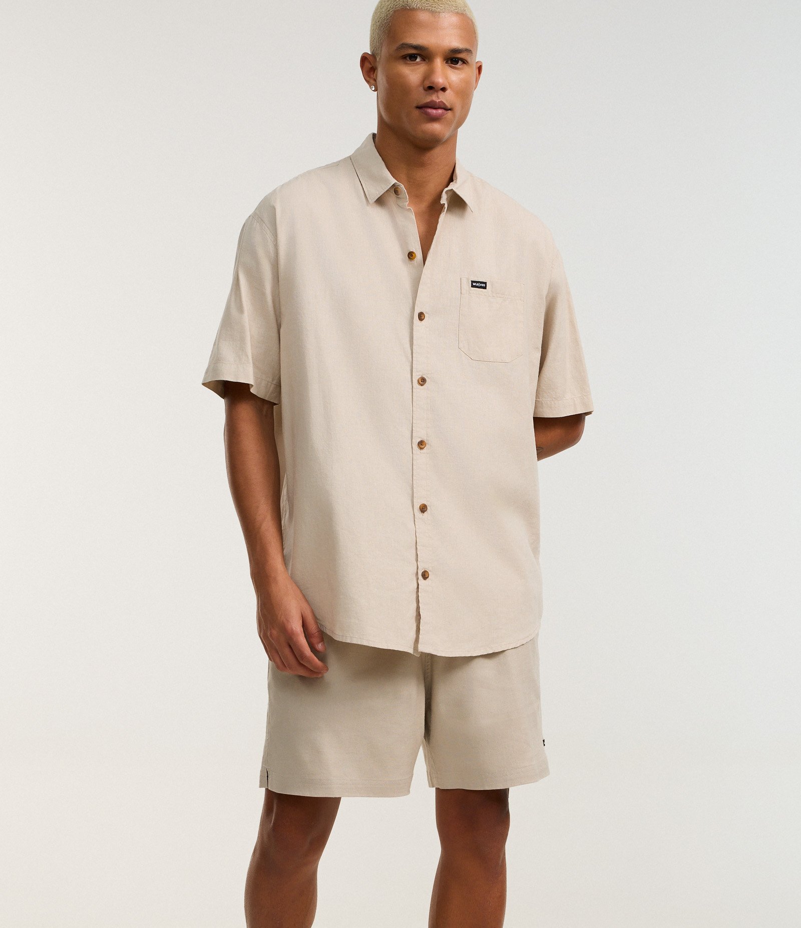 Bermuda em Tela com Cânhamo e Bolsos Bege 5