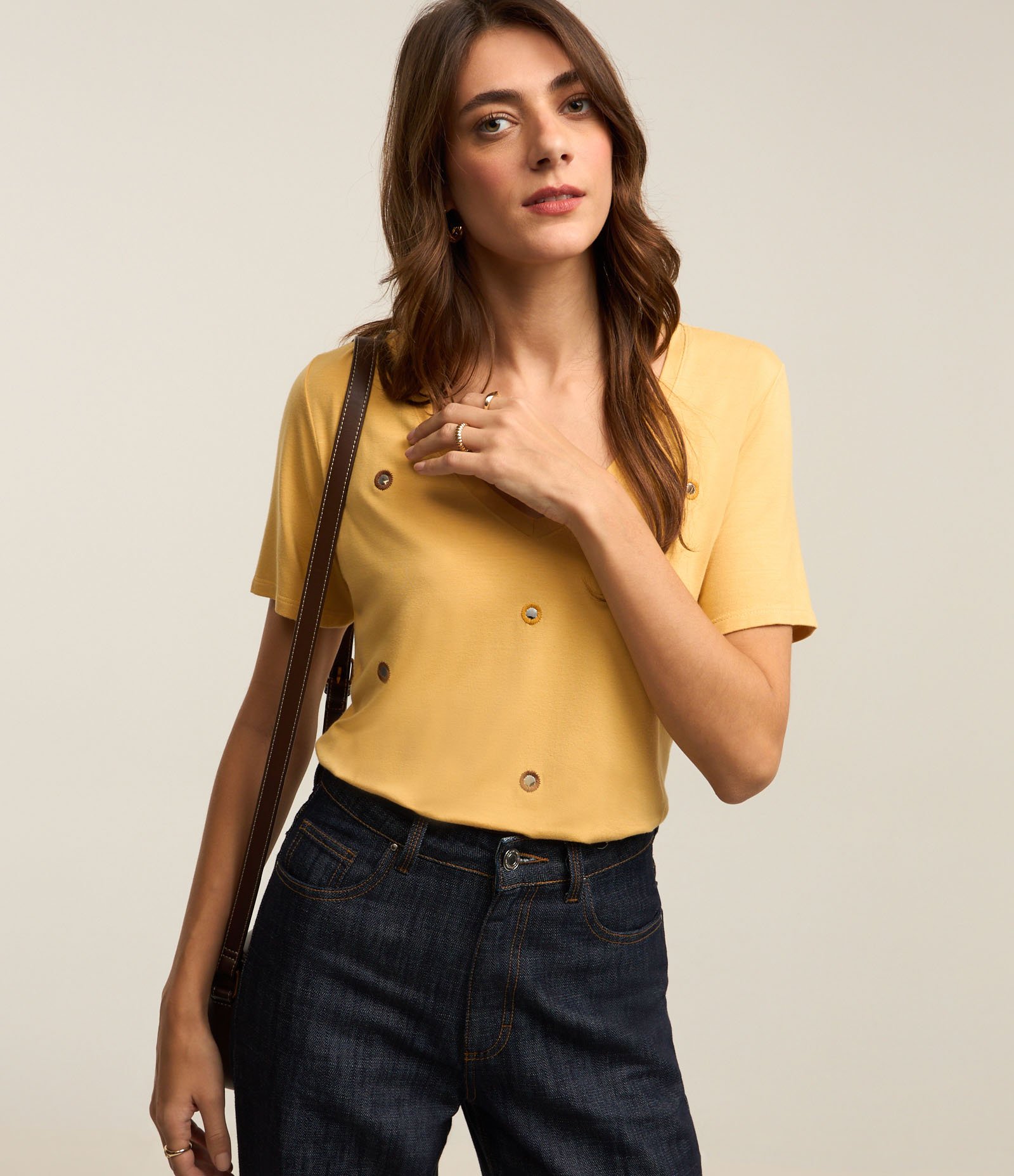 Blusa em Viscose com Aplicação de Mini Círculos Espelhados Amarelo 3