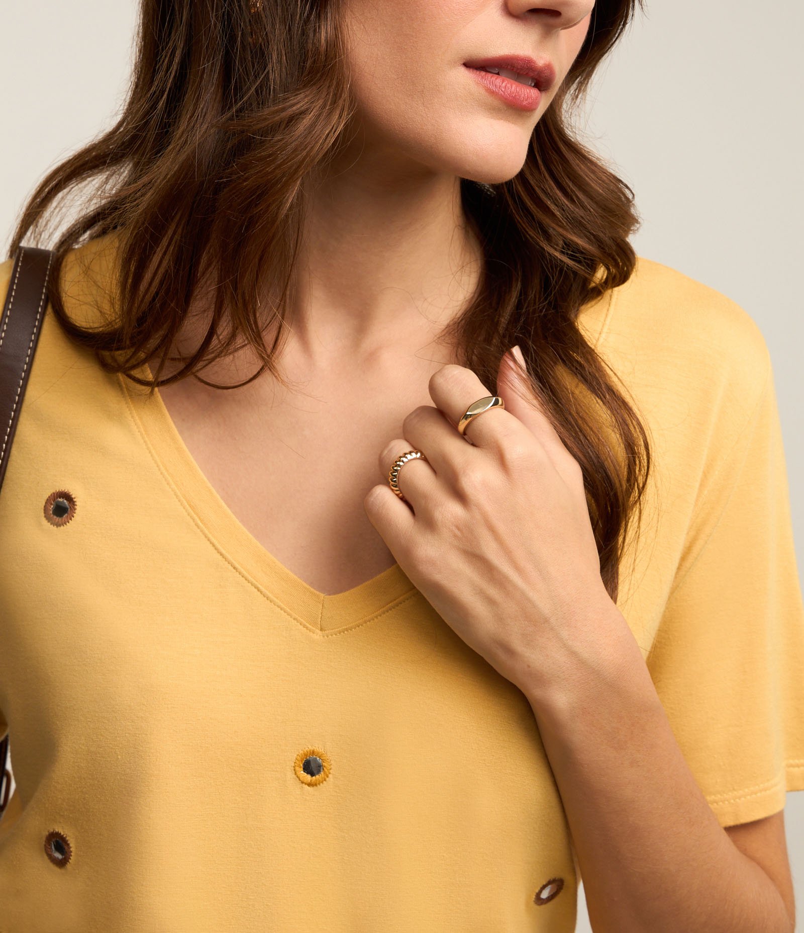 Blusa em Viscose com Aplicação de Mini Círculos Espelhados Amarelo 4