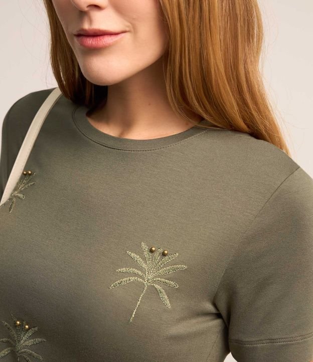 Blusa em Viscose com Bordados de Coqueiros Verde Oliva 2