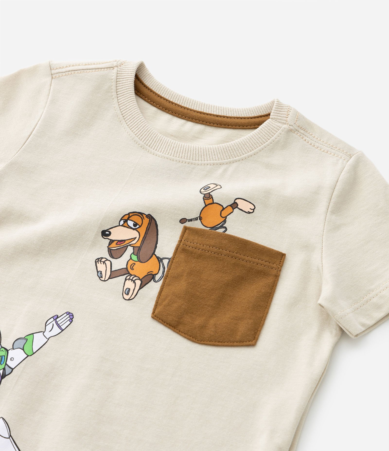 Camiseta Infantil com Bolsinho e Estampa Toy Story - Tam 1 a 5 anos Bege 5