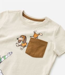 Camiseta Infantil com Bolsinho e Estampa Toy Story - Tam 1 a 5 anos
