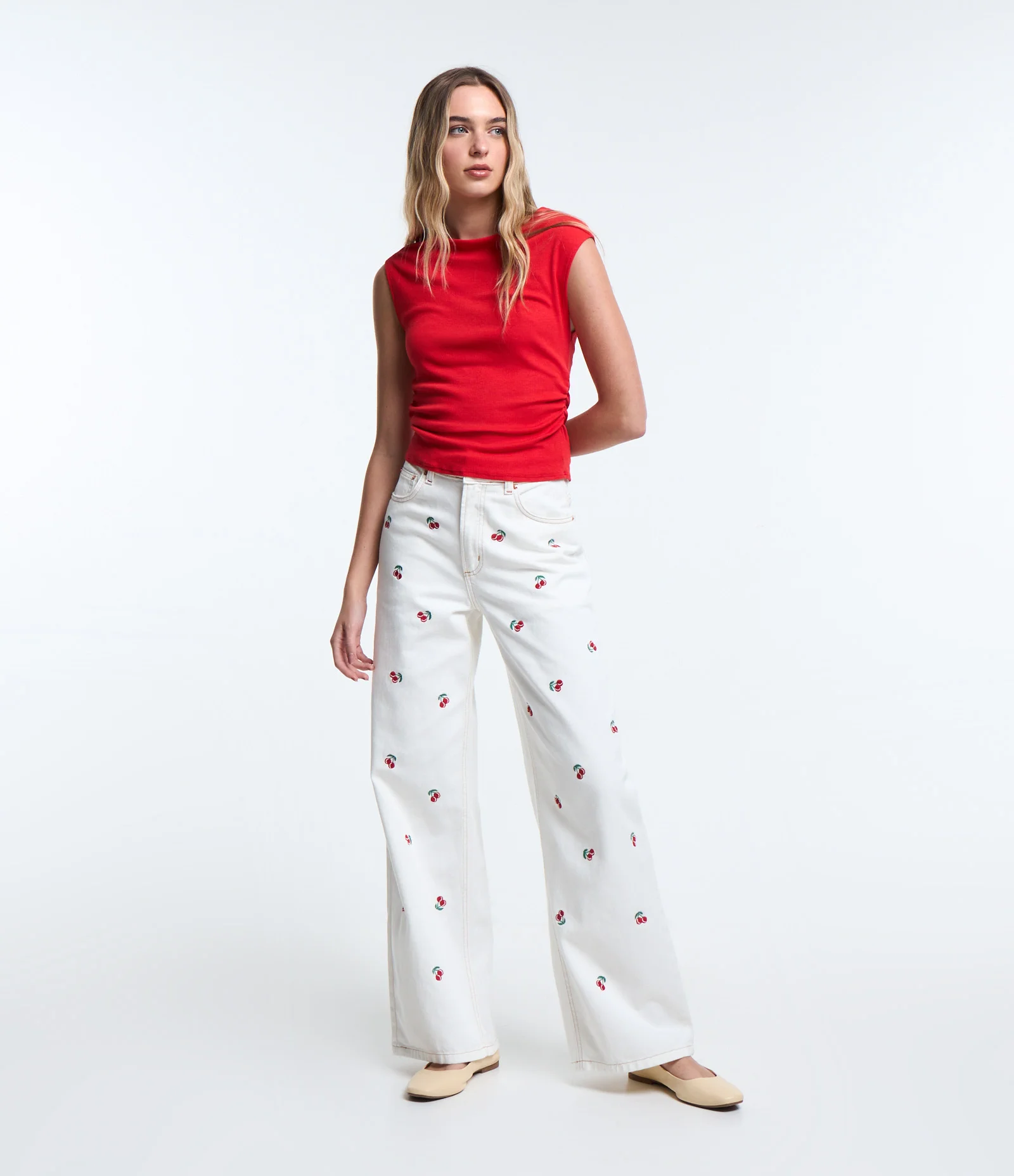 Blusa em Ribana com Franzido Lateral e Ombro Caído Vermelho 2