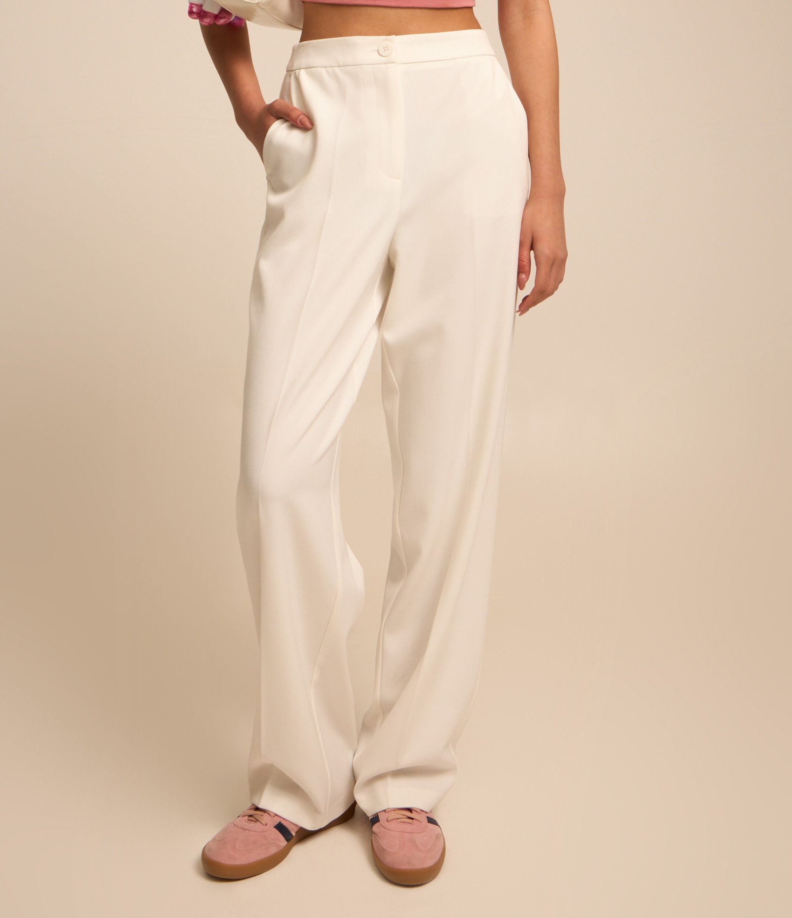 Calça Reta Alfaiatada com Bolsos e Frisos 3