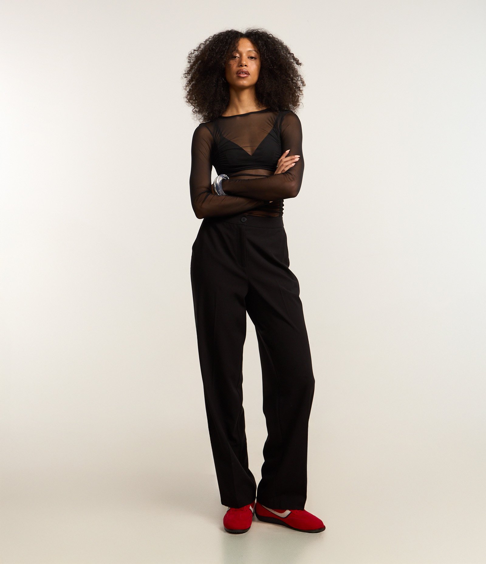 Calça Reta Alfaiatada com Bolsos e Frisos Preto 1