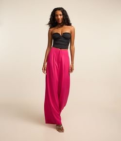 Calça Pantalona em Crepe com Pregas Frontais