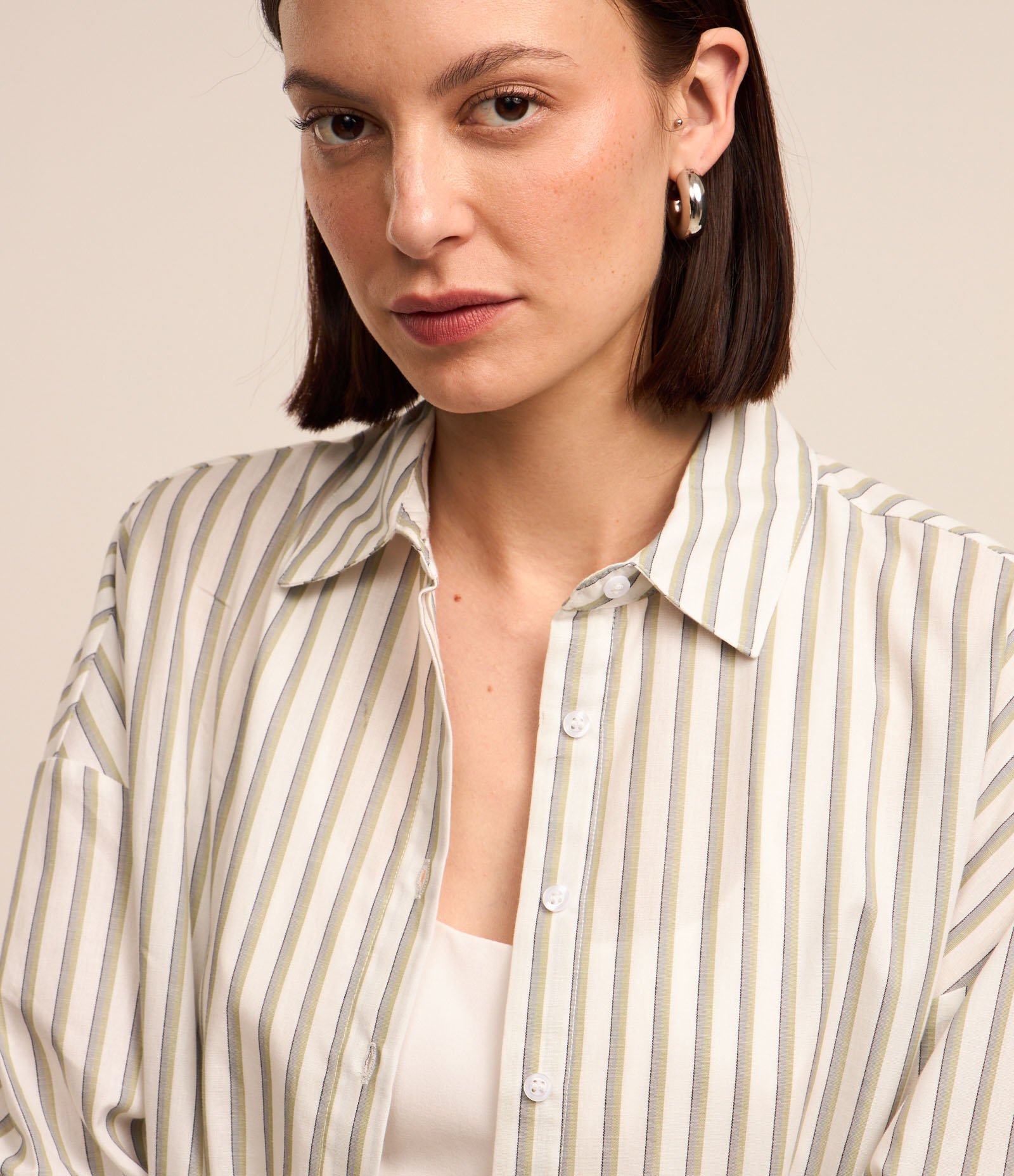 Camisa Alongada em Tricoline com Estampa Listras em Fio Tinto Branco/ Verde 4