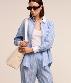 Camisa Oversized em Tricoline com Abotoamento e Estampa Listras