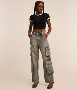 Calça Reta em Jeans Dirty Washed com Bolsos Cargo