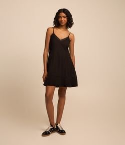 Vestido Curto em Viscose com Detalhe no Busto