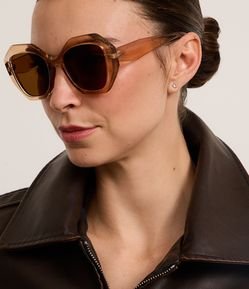 Óculos Quadrado com Lente Degradê e Formato Hexagonal