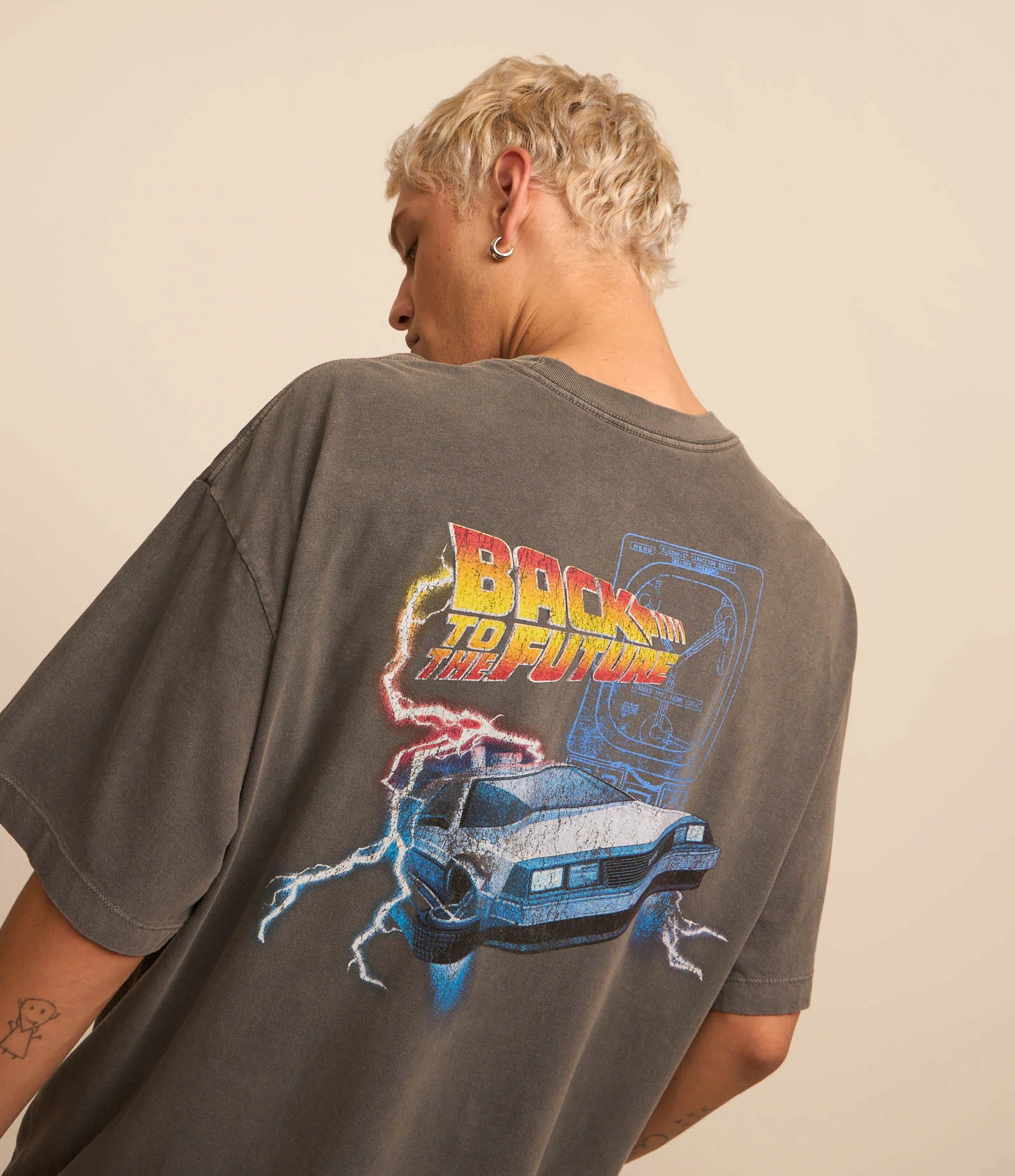 Camiseta Overboxy em Malhão Estonado com Estampa Back To The Future Cinza 1