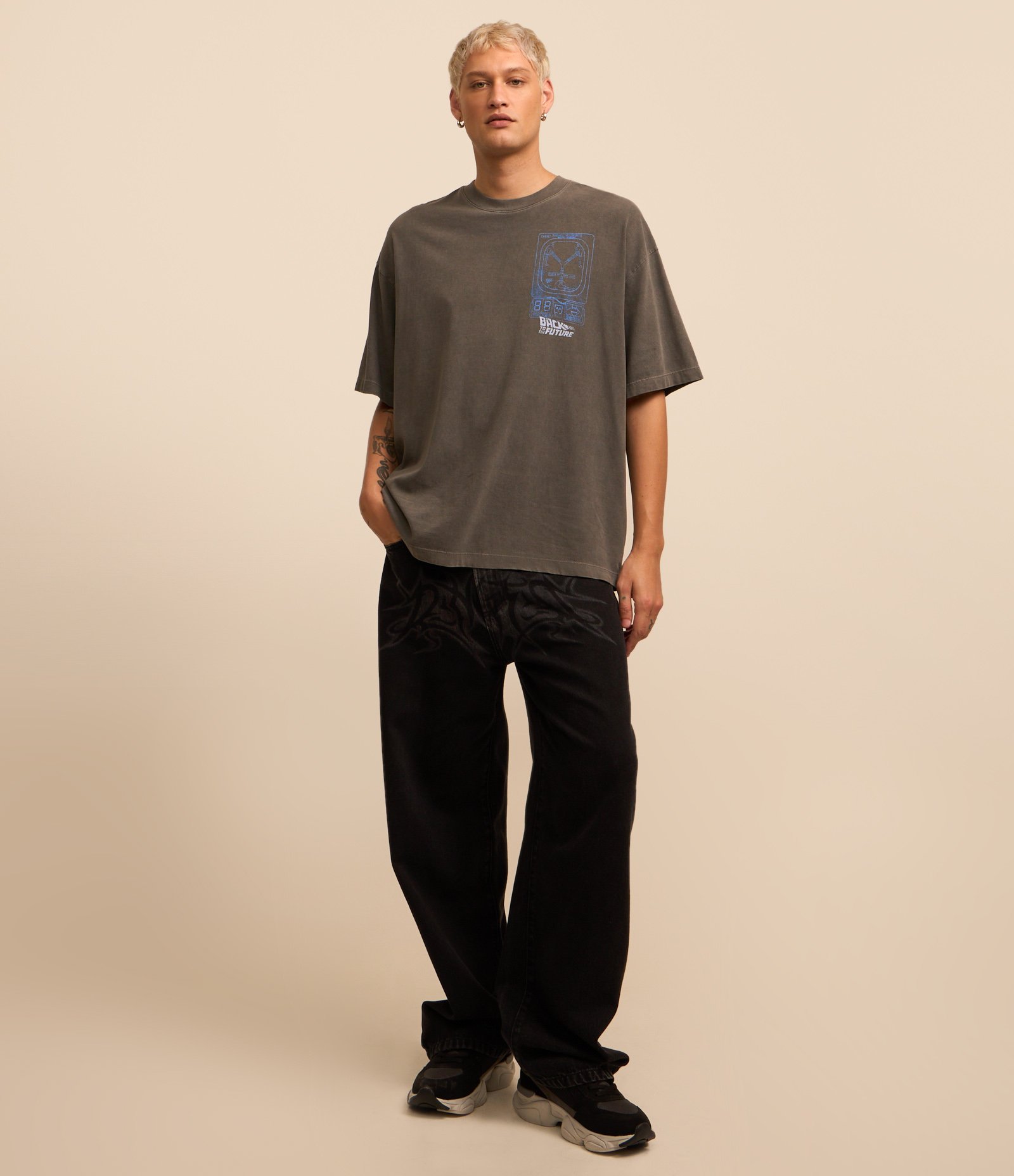 Camiseta Overboxy em Malhão Estonado com Estampa Back To The Future Cinza 2