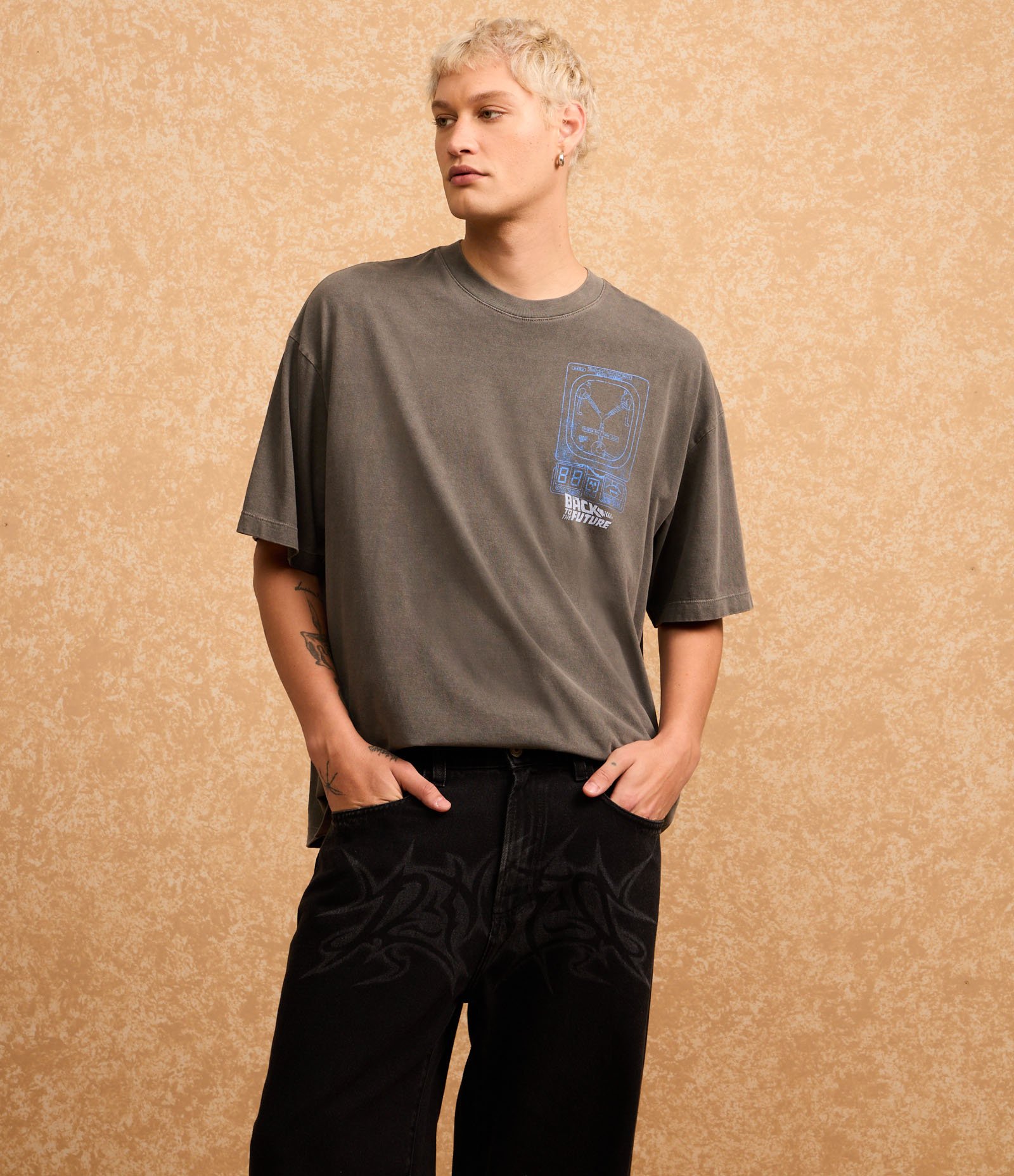 Camiseta Overboxy em Malhão Estonado com Estampa Back To The Future Cinza 6