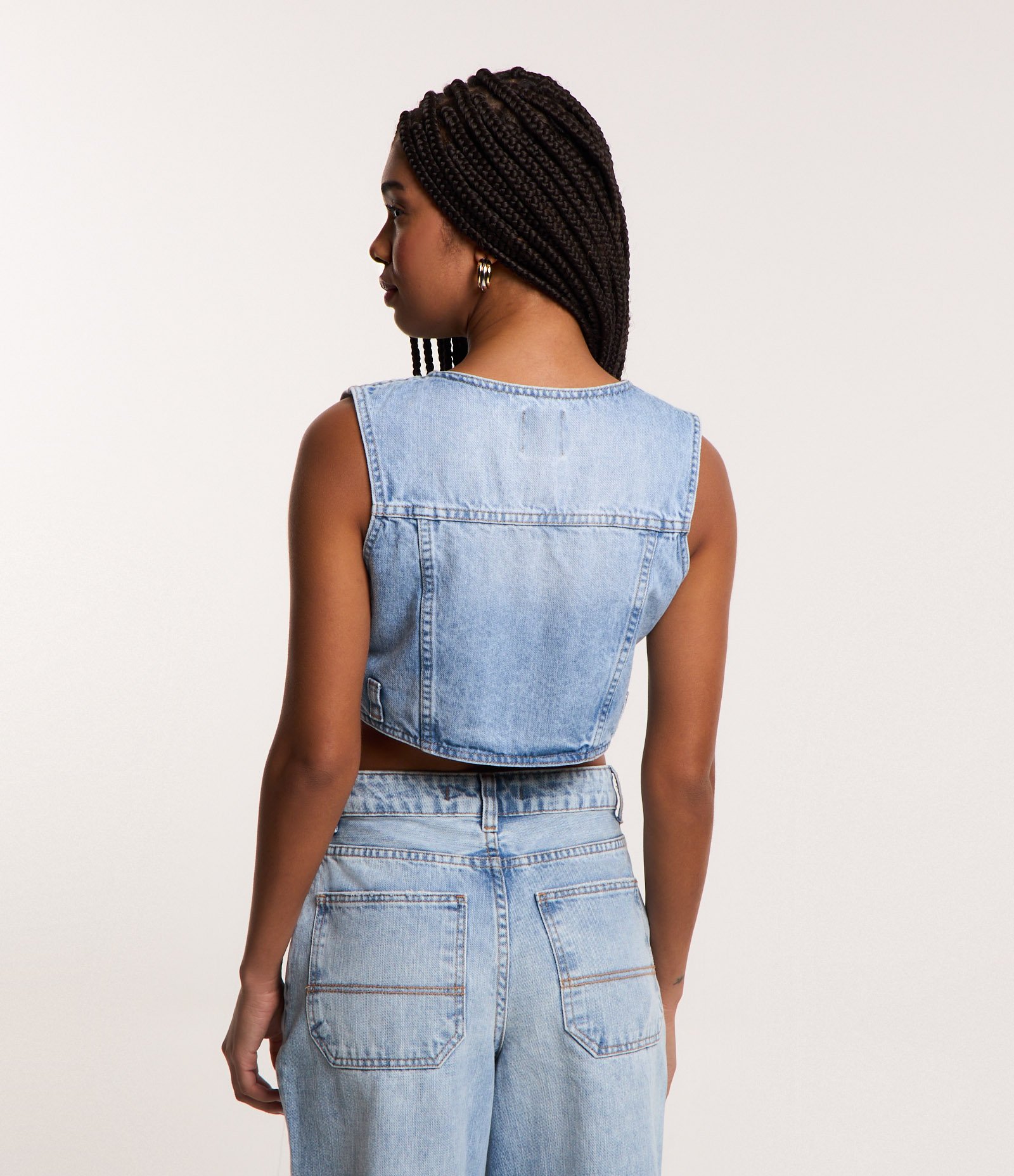 Colete Cropped em Jeans com Lapelas e Passantes Azul 3