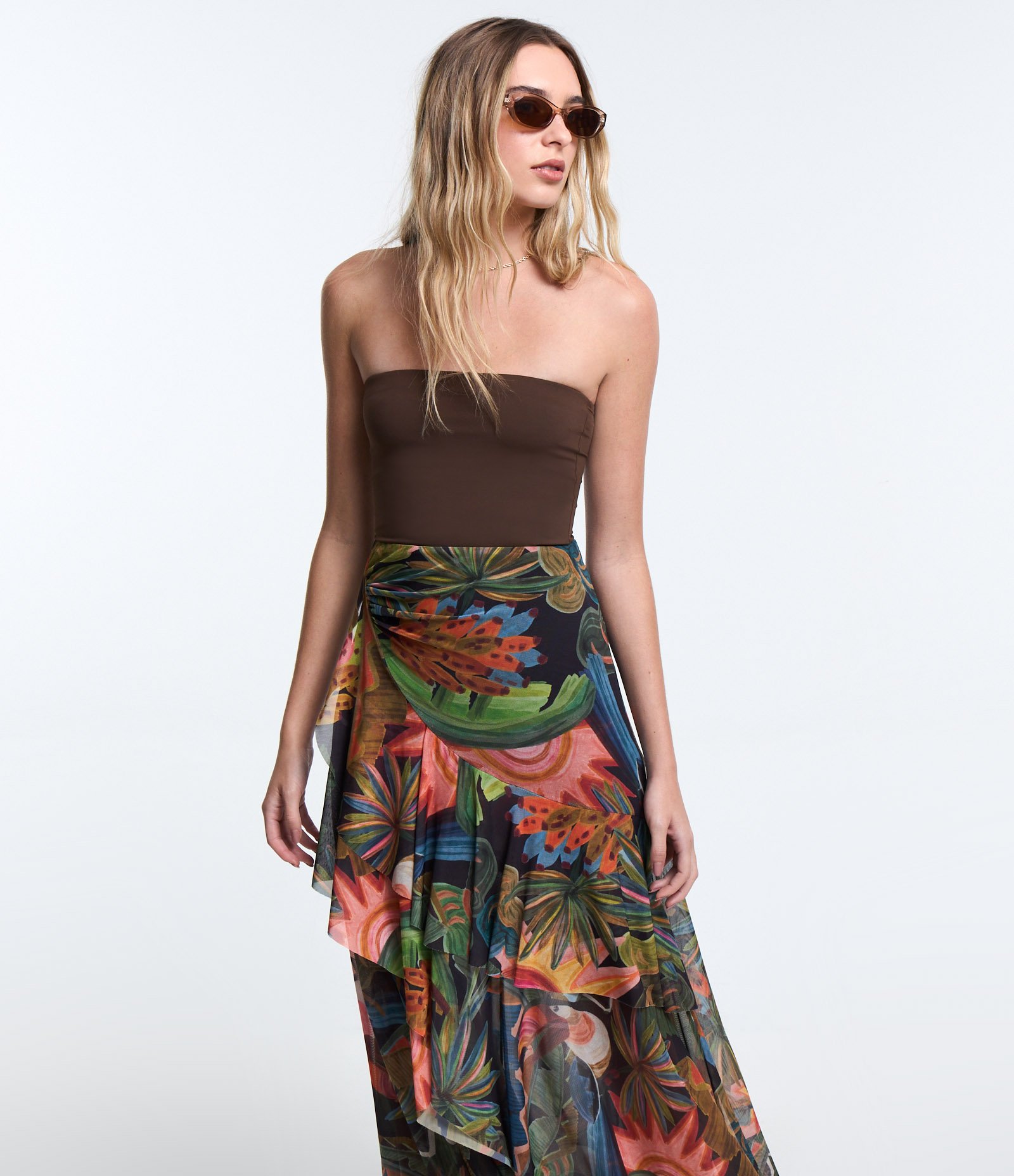 Saia Evasê em Tule com Estampa Floral e Babado Assimétrico Preto 2