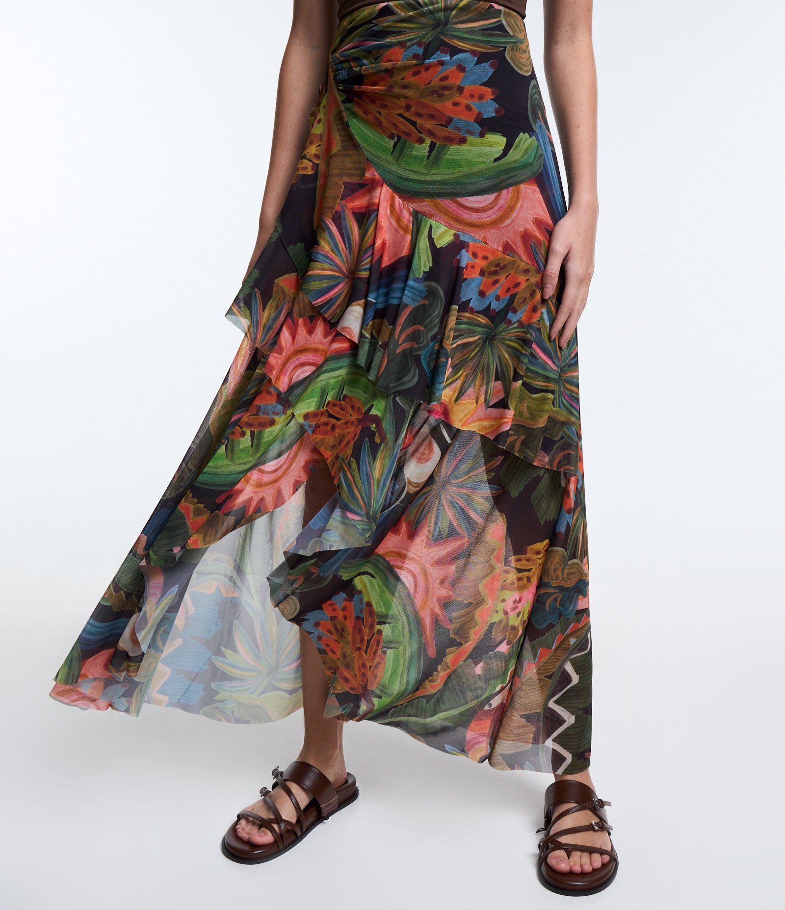 Saia Evasê em Tule com Estampa Floral e Babado Assimétrico Preto 3