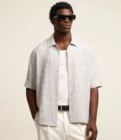 Camisa Boxy em Microfibra com Textura e Estampa de Flores