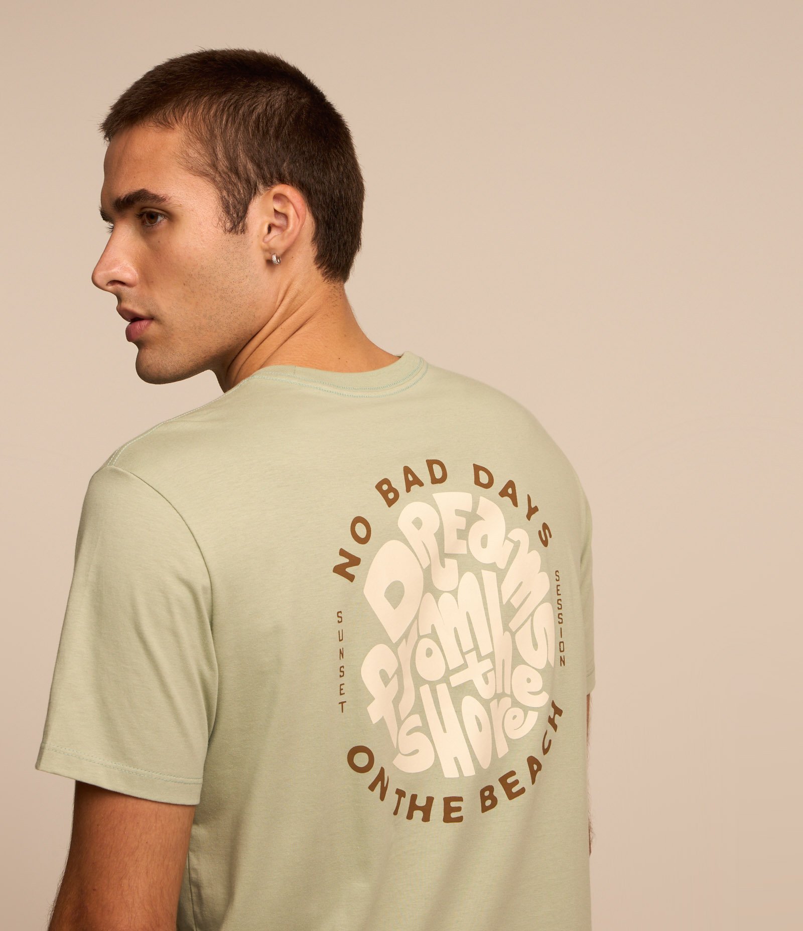 Camiseta Comfort com Estampa Dreams From The Shore Verde 1