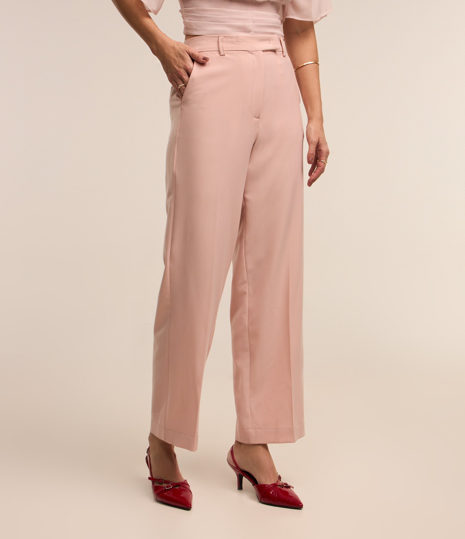 Calça Reta Alfaiatada com Passantes no Cós e Fechamento Frontal Rosa Claro 2