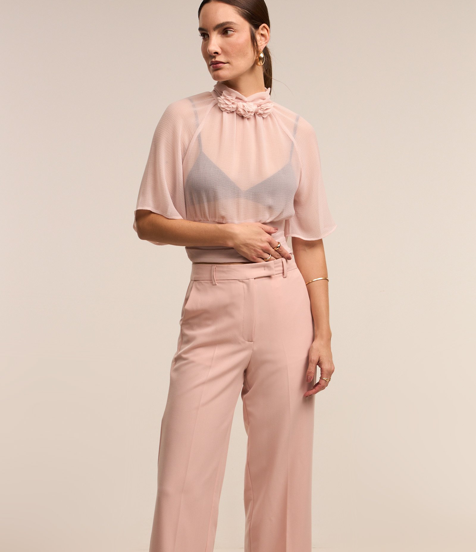 Calça Reta Alfaiatada com Passantes no Cós e Fechamento Frontal Rosa Claro 4