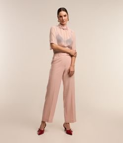 Calça Reta Alfaiatada com Passantes no Cós e Fechamento Frontal