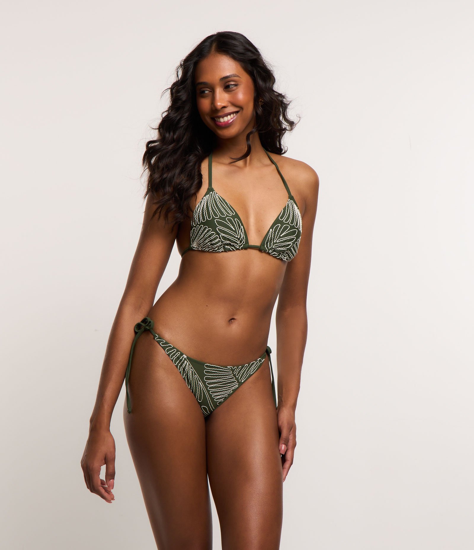 Biquíni Calcinha Lacinho com Folhagens Bordadas Verde 2
