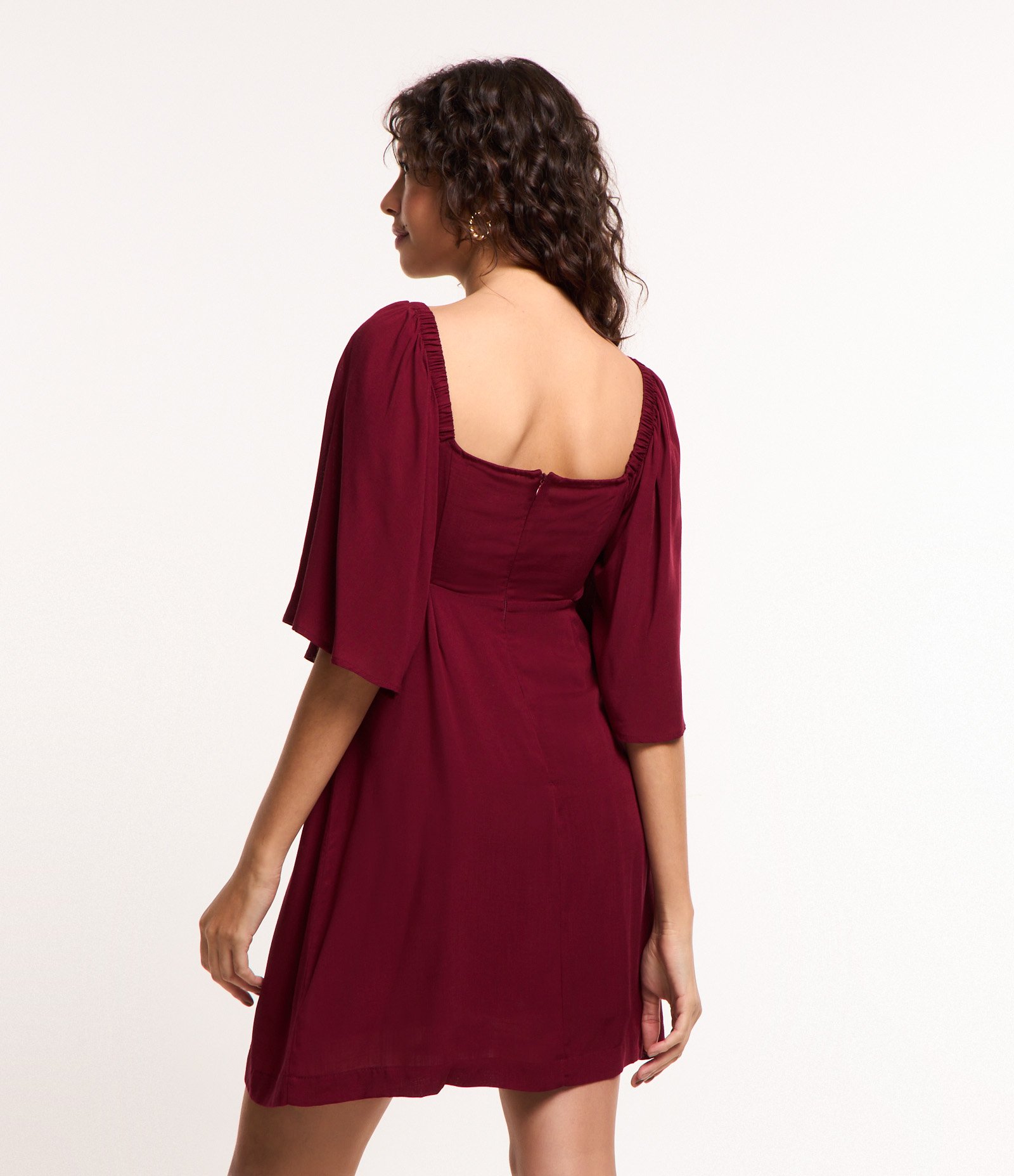 Vestido Curto em Viscose com Manga Ampla e Amarração Frontal 3