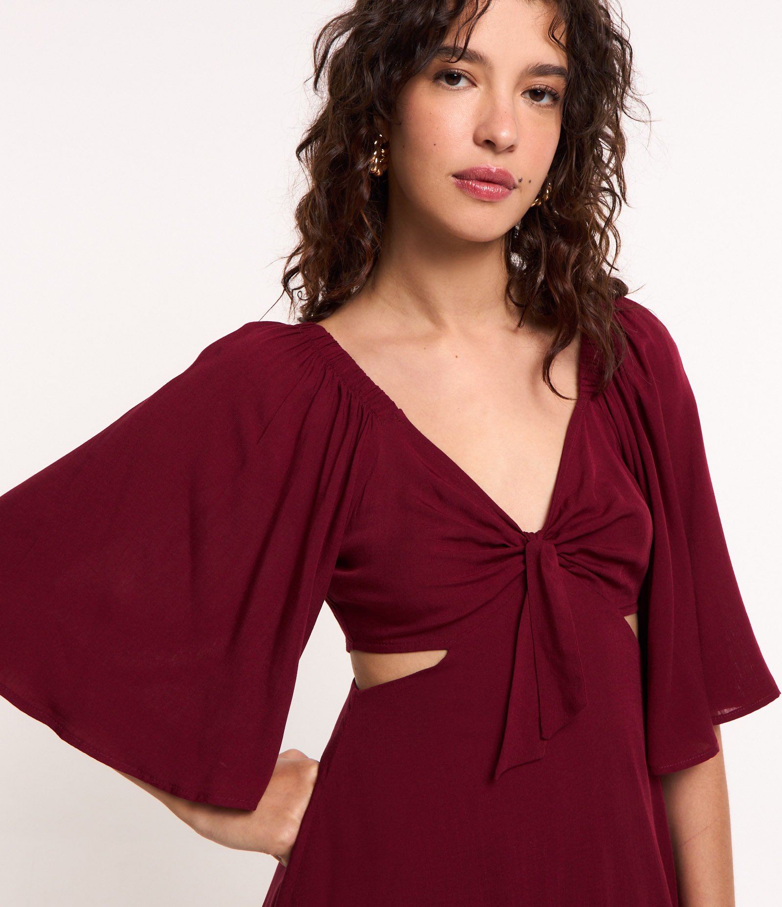 Vestido Curto em Viscose com Manga Ampla e Amarração Frontal 4