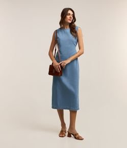 Vestido Midi em Jeans com Abertura nas Costas e Fenda