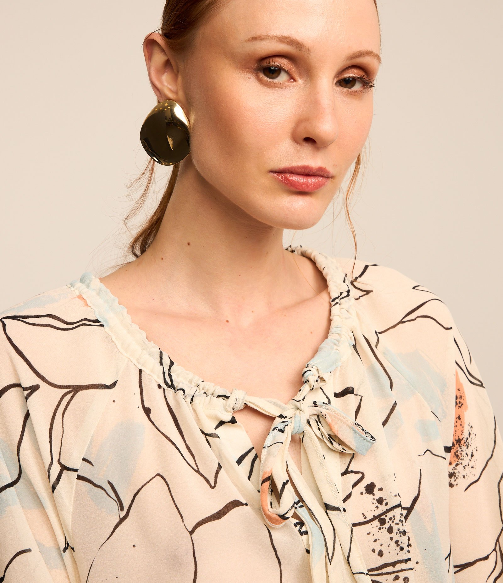 Camisa em Crepe com Barra Alongada e Estampa Floral Aquarelada Branco Neve 3