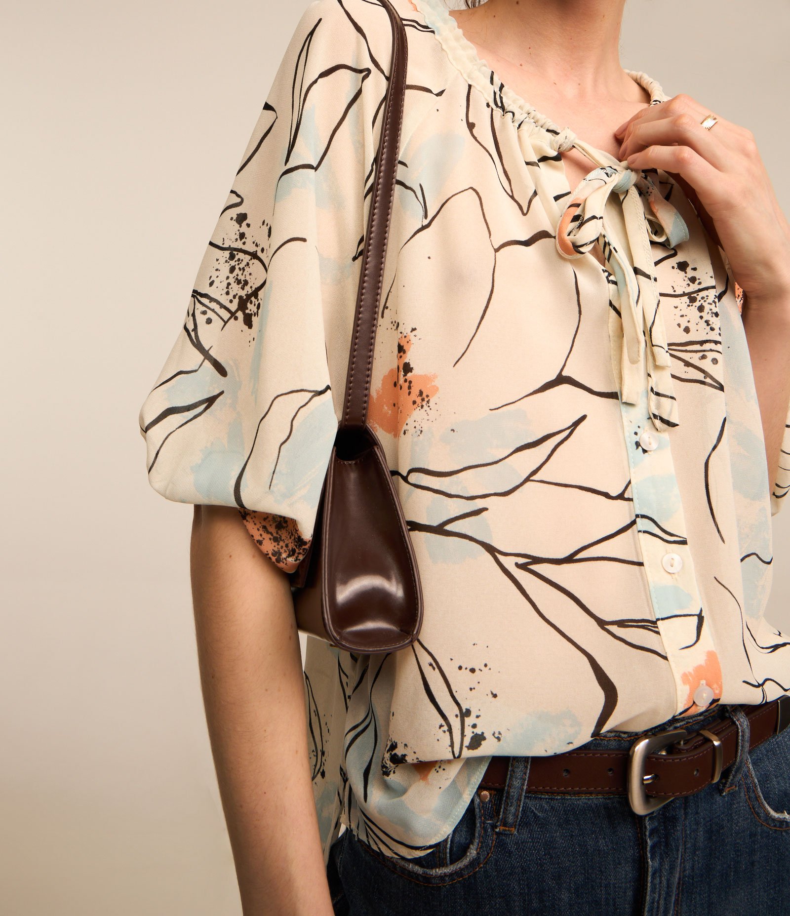 Camisa em Crepe com Barra Alongada e Estampa Floral Aquarelada Branco Neve 4