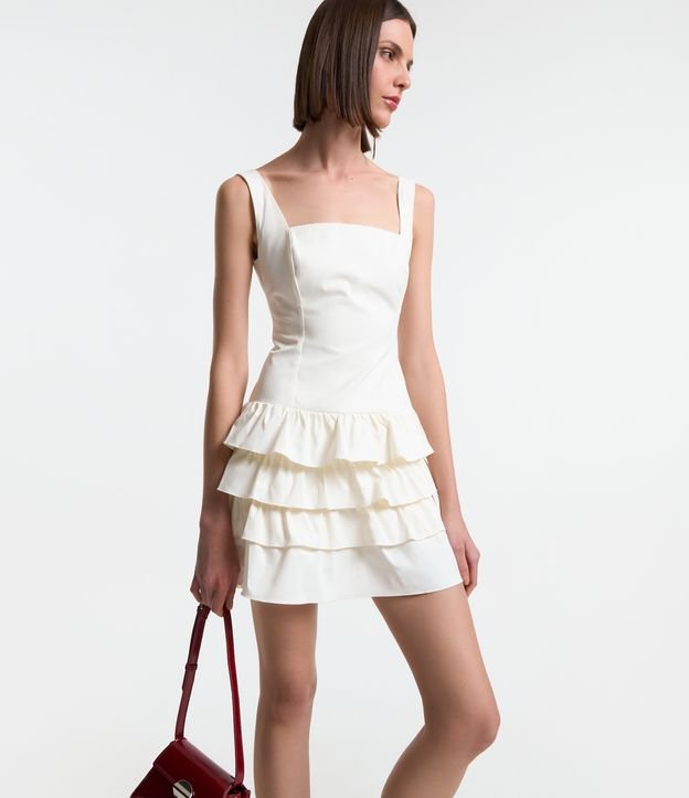Vestido Curto em Tricoline com Babados na Saia