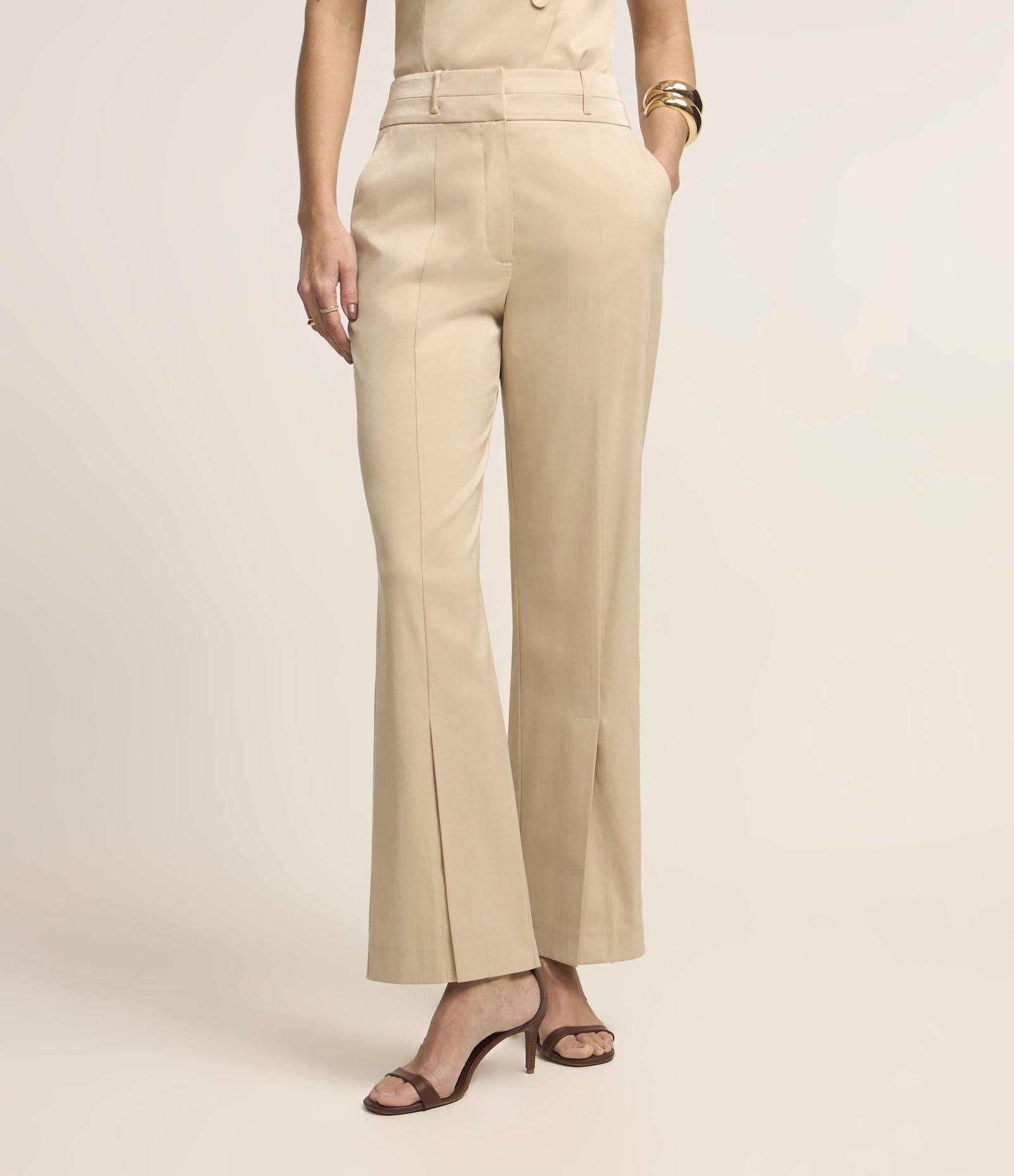 Calça Reta Alfaiatada em Viscose com Recorte e Fenda Bege 3