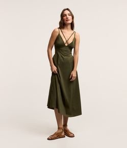 Vestido Midi com Tiras Cruzadas e Amarrações