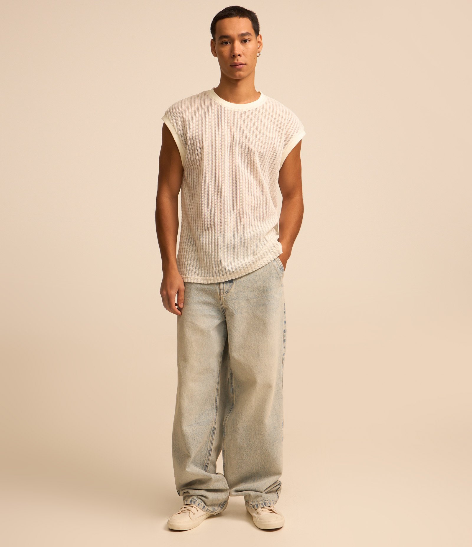 Regata Boxy com Textura Contrastante e Gola Redonda Branco 2