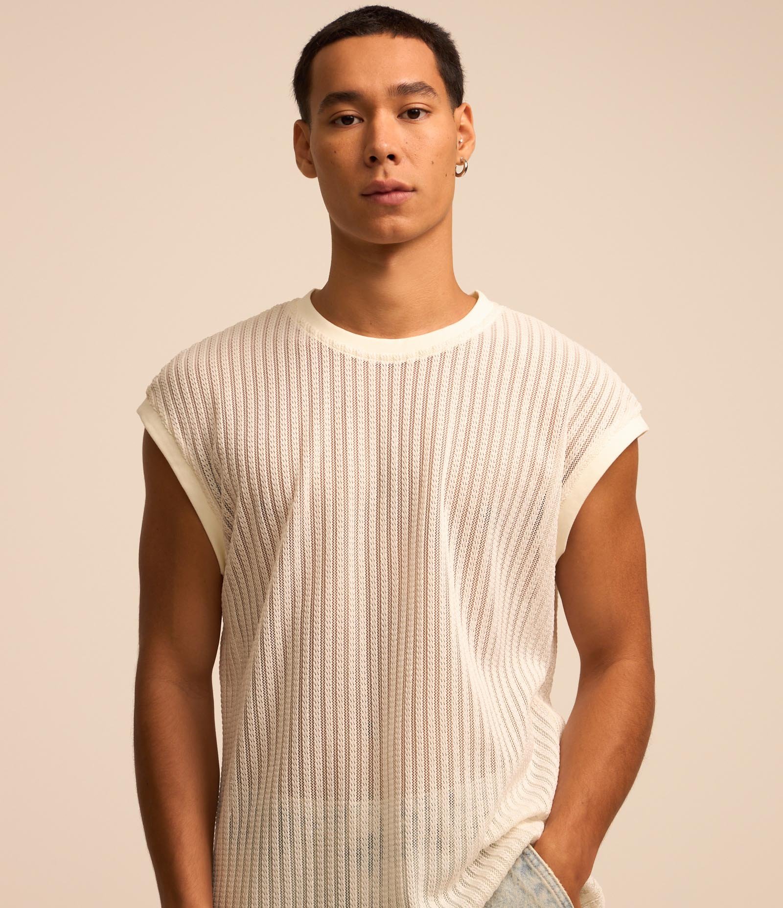 Regata Boxy com Textura Contrastante e Gola Redonda Branco 3