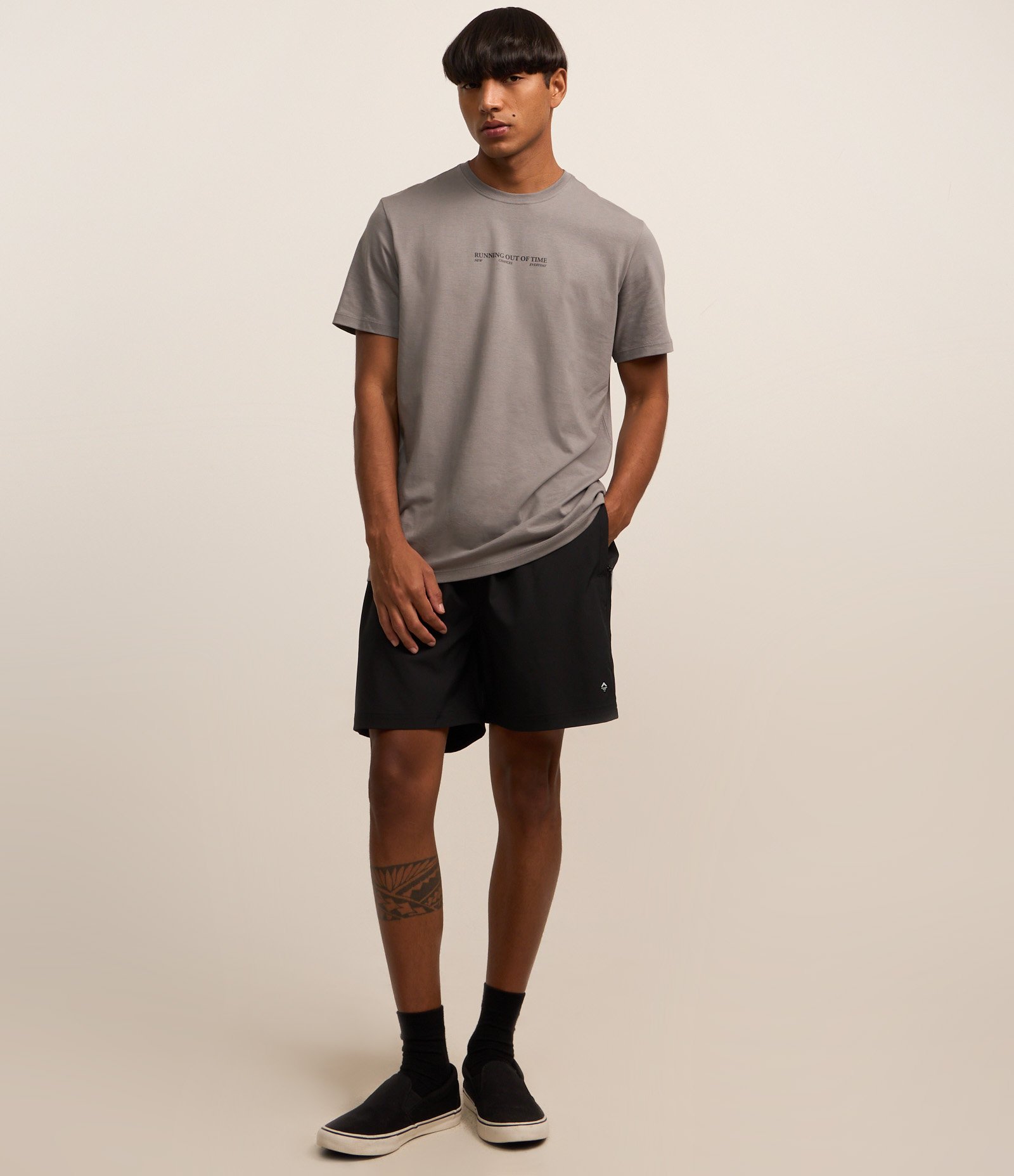 Camiseta Comfort em Algodão Peruano com Estampa Lettering Cinza 2