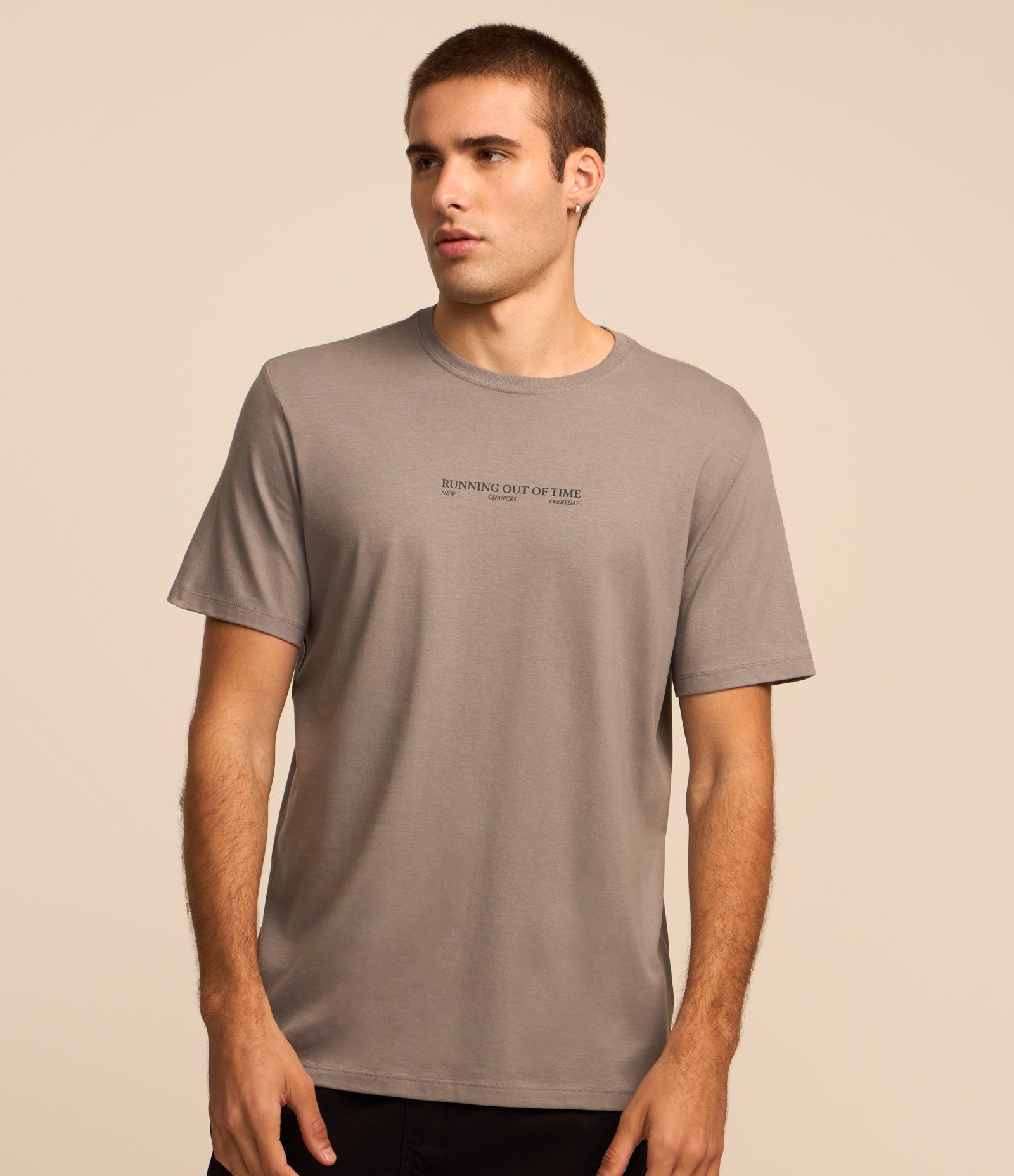 Camiseta Comfort em Algodão Peruano com Estampa Lettering Cinza 3