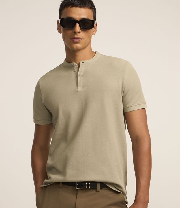 Polo Slim em Algodão Texturizado com Gola Padre