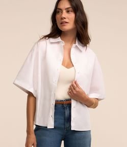 Camisa em Tricoline com Abotoamento Frontal