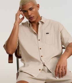 Camisa Relaxed em Cânhamo com Bolso