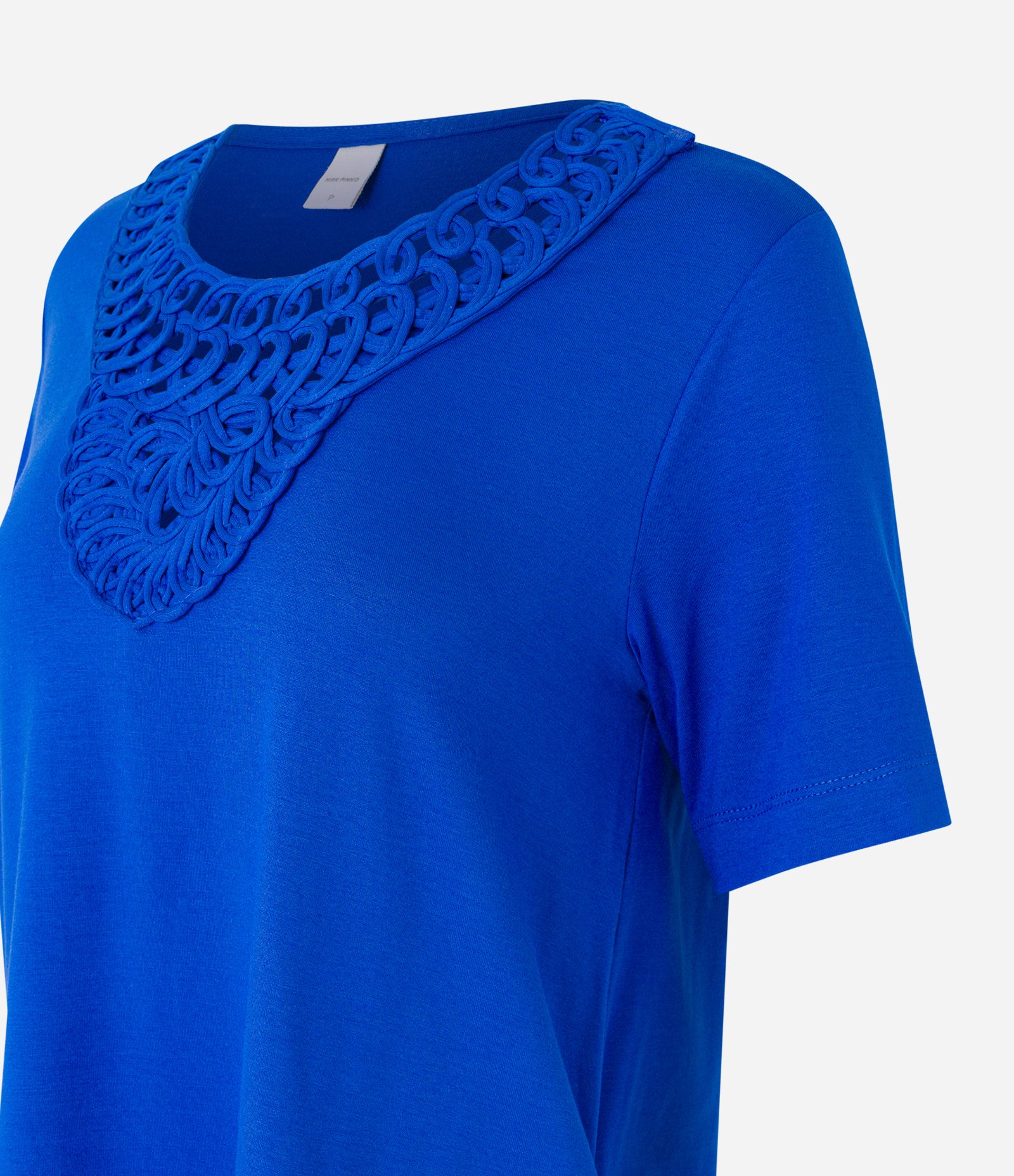 Blusa em Viscose com Detalhe Texturizado na Gola Azul 6