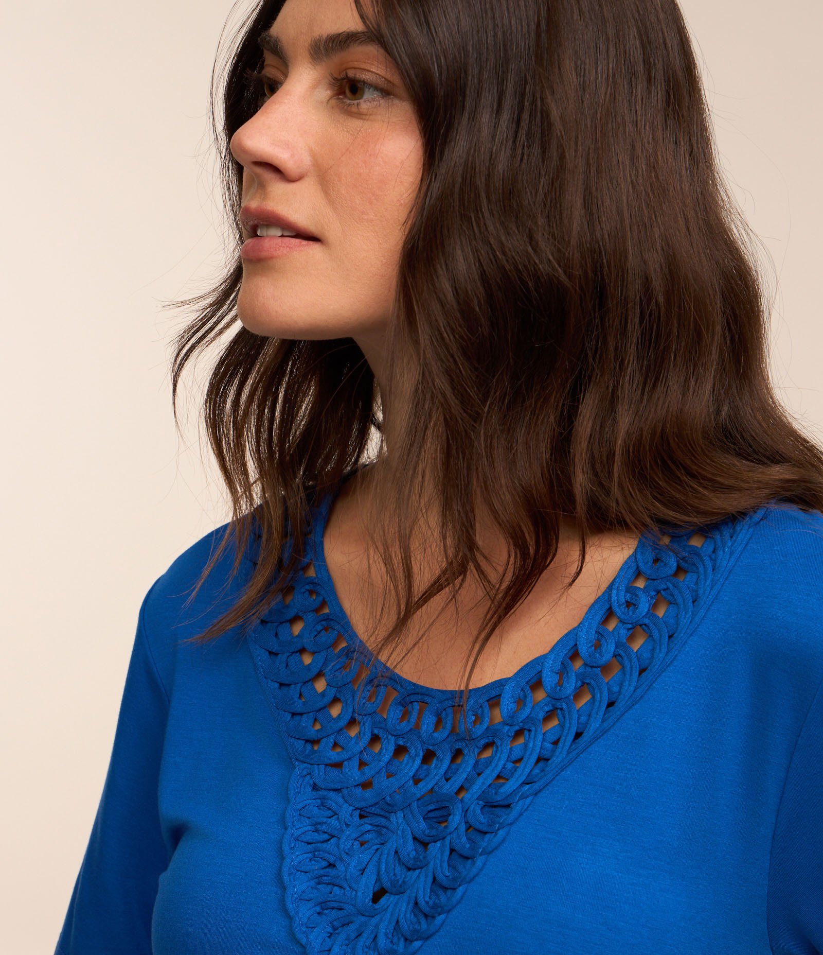 Blusa em Viscose com Detalhe Texturizado na Gola Azul 4